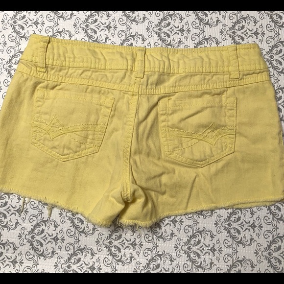 Bundle of 3 Pairs of Jeans Shorts Size 7 - Picture 5 of 7